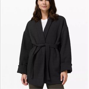 Lululemon Serene Travels Wrap black
